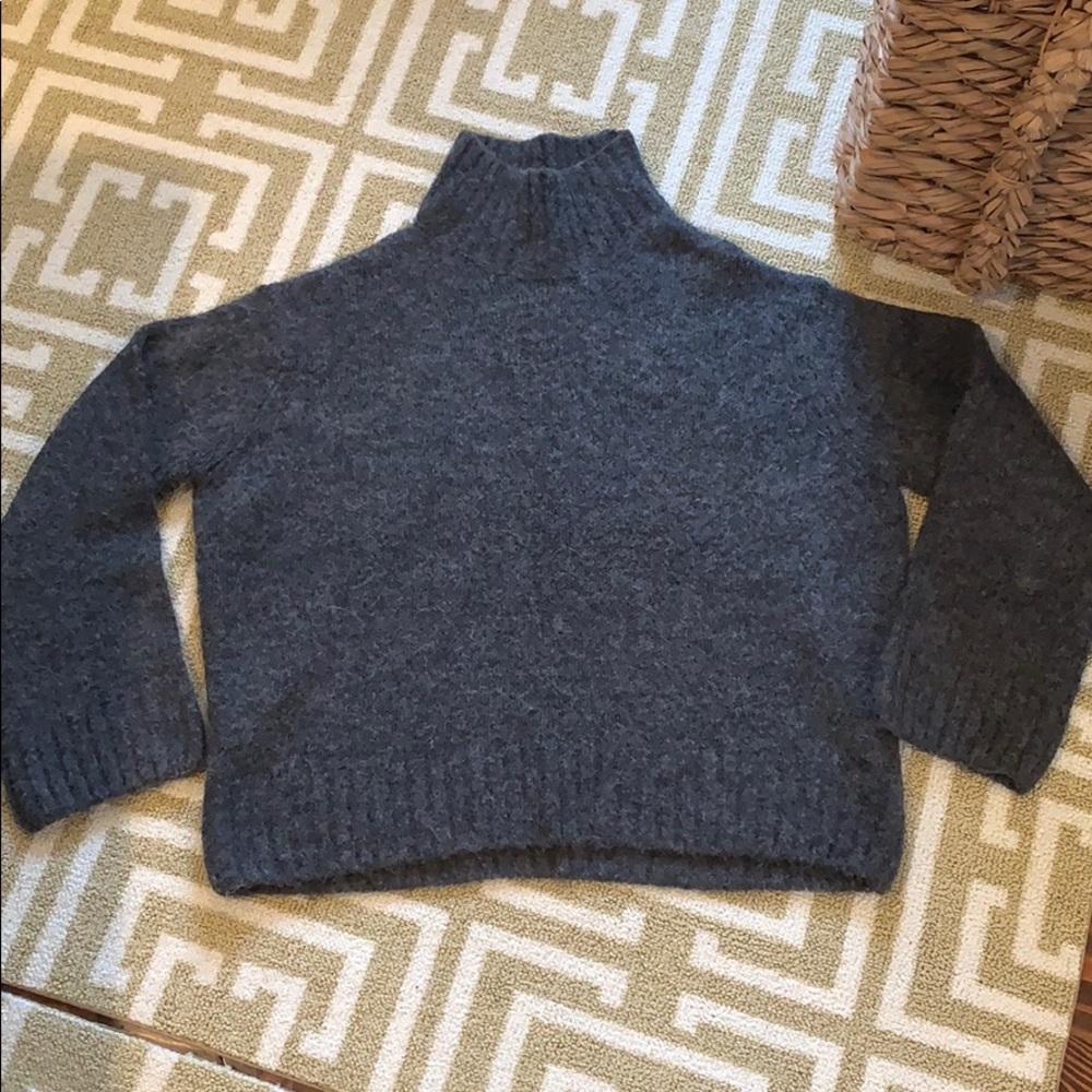 H&M dark gray sweater size xs